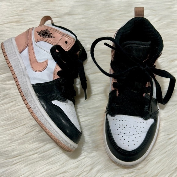 Nike Jordan 1 Mid in Arctic Orange Black Toe Kids 11C - Picture 2 of 8